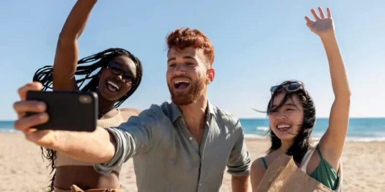 التأثير الاجتماعي: كيف تصنع تأثيرًا من خلال تطوير ذاتك؟