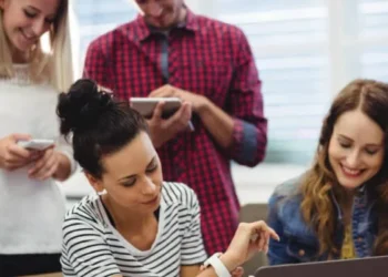 لماذا تعتبر المهارات الرقمية أساس القوى العاملة المستقبلية؟