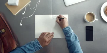 كيف تحسن مهارة بناء الموضوع وتصبح كاتبًا أفضل