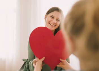 كيف تساعد لغات الحب الخمس في تحسين علاقتك