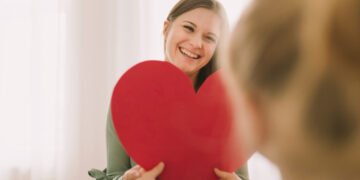 كيف تساعد لغات الحب الخمس في تحسين علاقتك