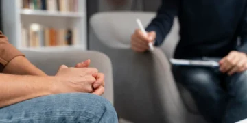 وظائف علم النفس السريري: دليل شامل للمهنة والفرص