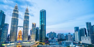 الدراسة في ماليزيا: فرص وتحديات للطلاب الدوليين