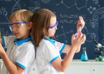 كيف أفهم العلوم: خطوات فعالة لزيادة فهمك العلمي