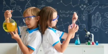 كيف أفهم العلوم: خطوات فعالة لزيادة فهمك العلمي