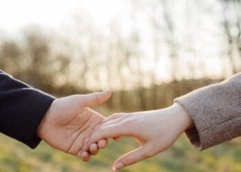 الترابط: كيف نبني علاقات أقوى في حياتنا